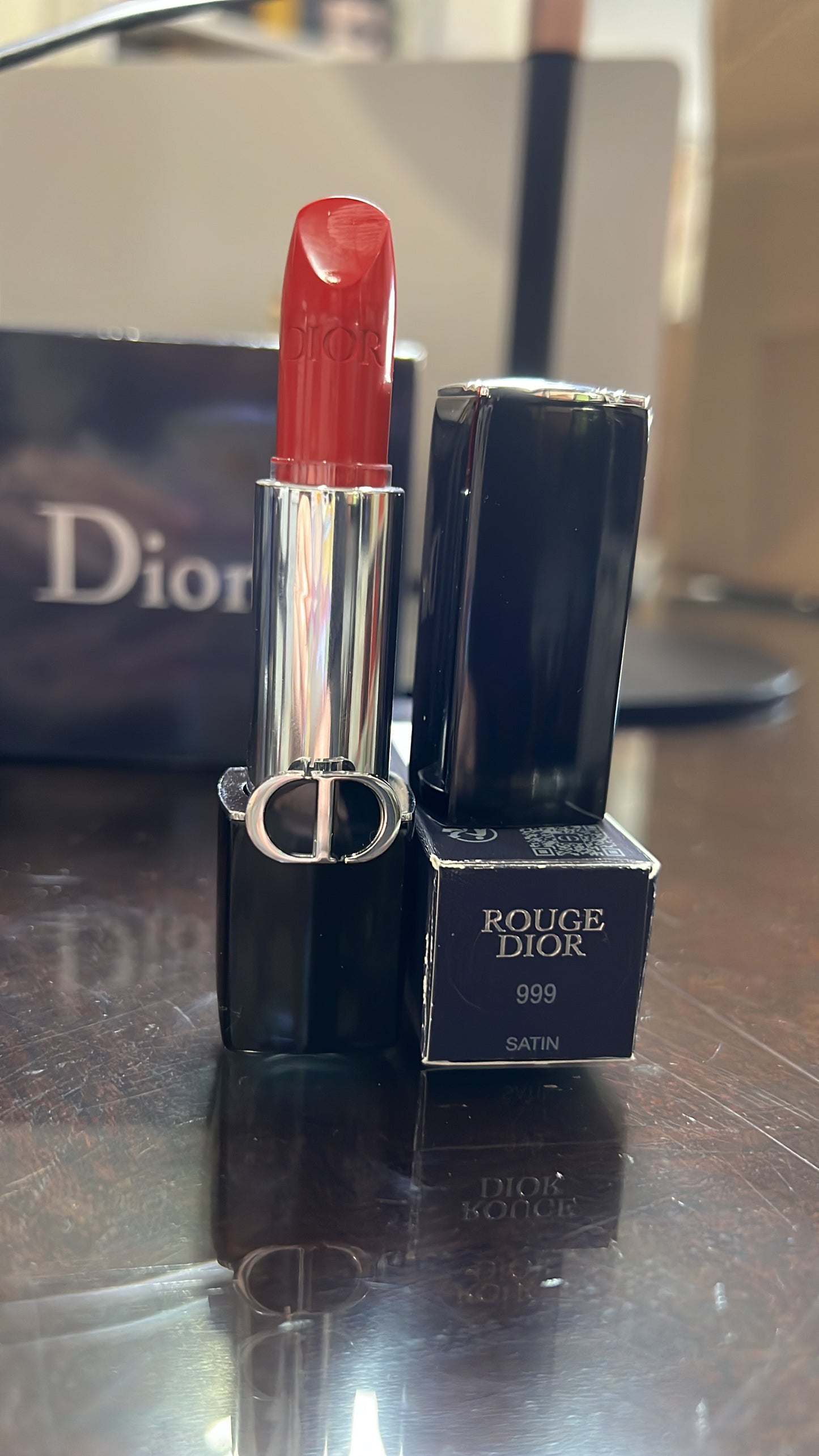 999 Satin Rouge Dior Couture Color - Hydrating & Long-lasting lipstick - Velvet, Satin & New Veil Finishes