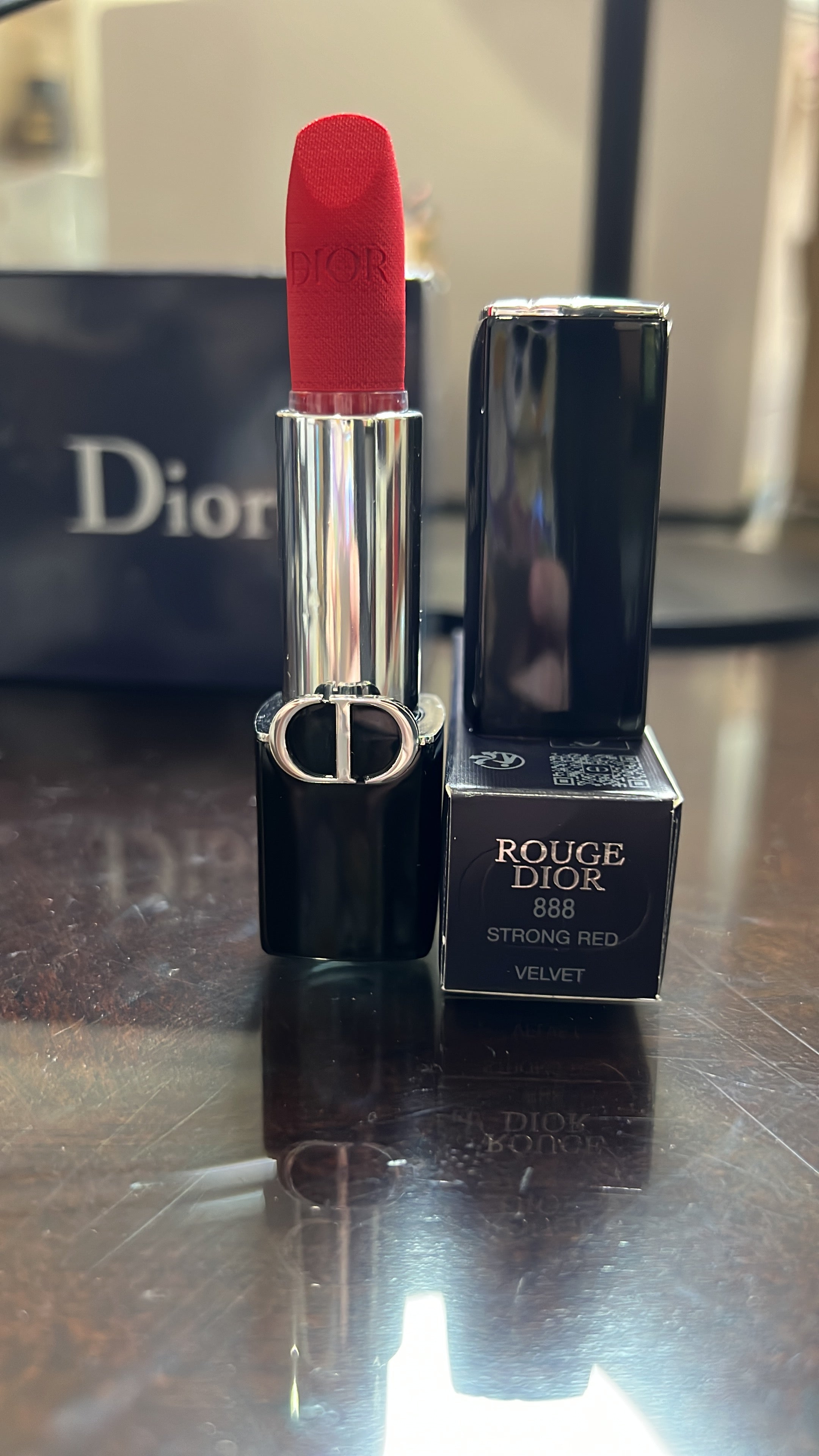 888 strong red Rouge Dior Couture Color - Hydrating & Long-lasting lipstick - Velvet, Satin & New Veil Finishes