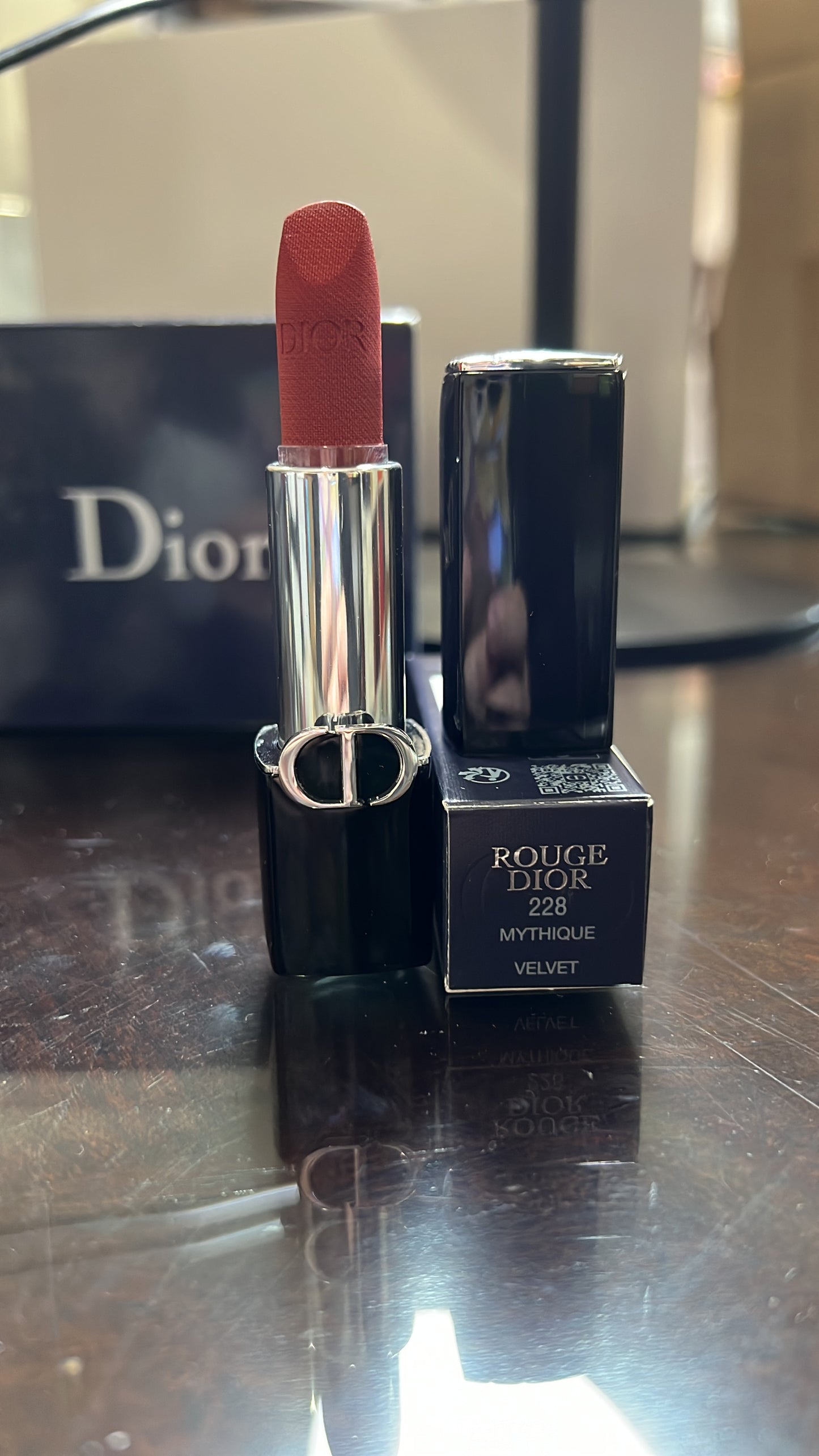 228 mythique Rouge Dior Couture Color - Hydrating & Long-lasting lipstick - Velvet, Satin & New Veil Finishes